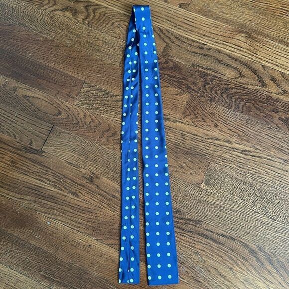 Vintage dark navy blue thin, long polyester scarf with white polka dots - Picture 5 of 5